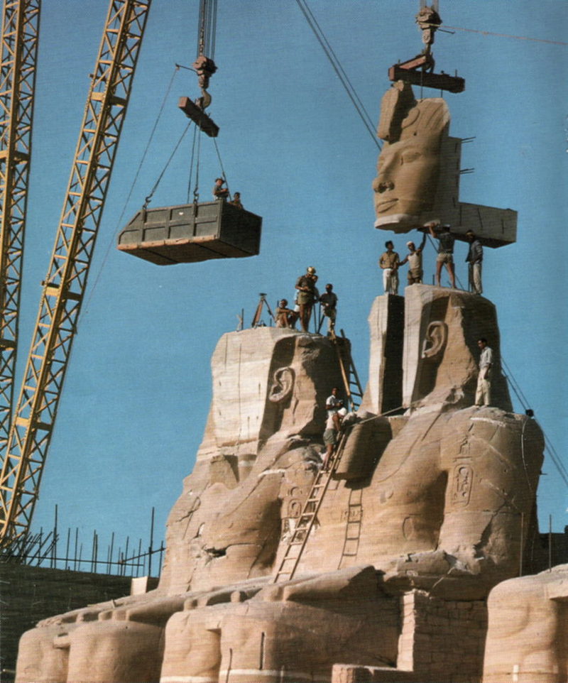Illustration for article titled Unbelievable Photos of the Most Challenging Structural Relocations Ever